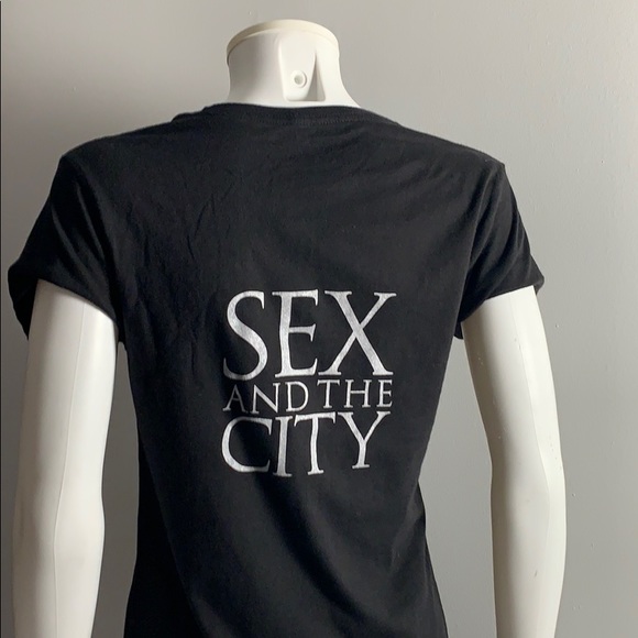 Sex and the City Carrie Bradshaw Shirt - Picture 3 of 4